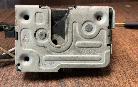 Iveco Daily 4th gen Front door lock 5801352922