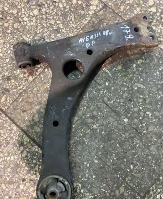 Toyota Avensis T250 Front lower control arm/wishbone