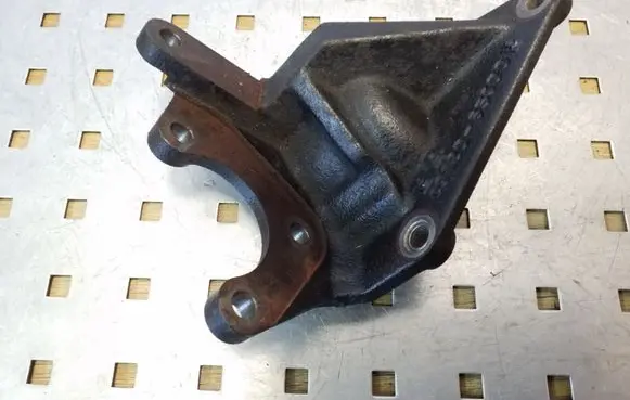 Suzuki Grand Vitara II Power steering pump mounting bracket 4912065J00