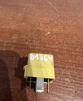 Mercedes-Benz A W169 Other relay A0025421419 D1864