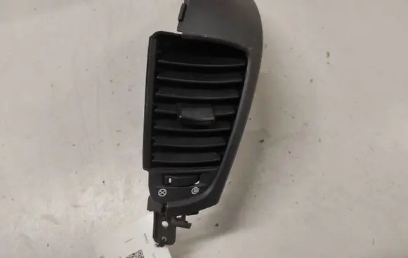 KIA Sorento Dash center air vent grill 847803E50