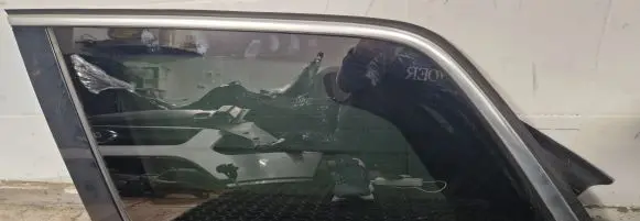 Mercedes-Benz GL X166 Rear side window 16603493