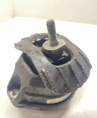 BMW 5 E60 E61 Engine mount bracket 6770726