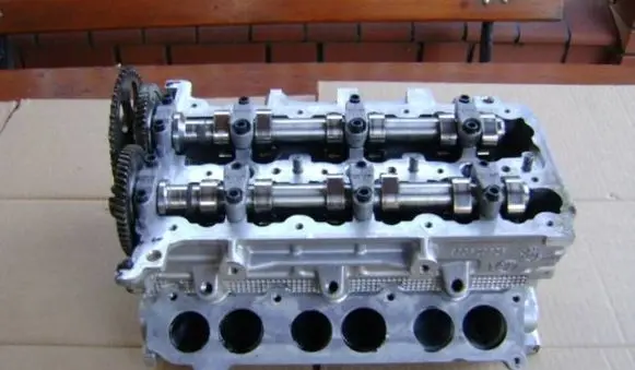 Jeep Grand Cherokee Engine head 90352082F