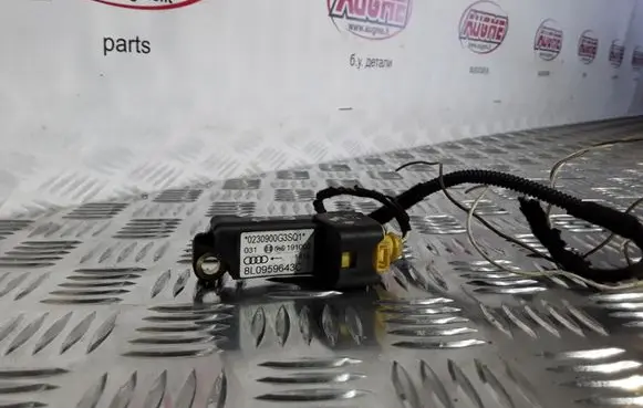 Audi A3 S3 8L Airbag deployment crash/impact sensor 8L0959643C