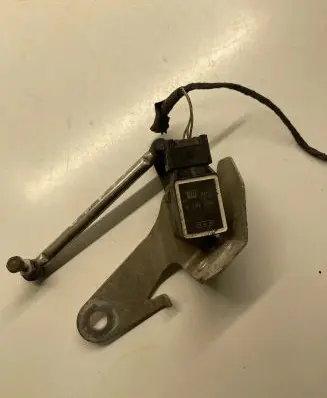 Headlight/headlamp level sensor