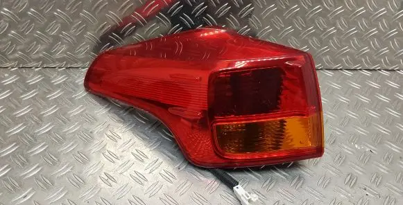 Toyota RAV 4 (XA40) Rear/tail lights