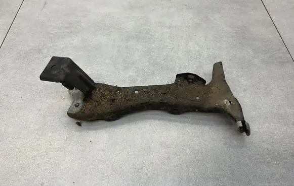 Audi A3 S3 8V Fender mounting bracket 8V0821168A