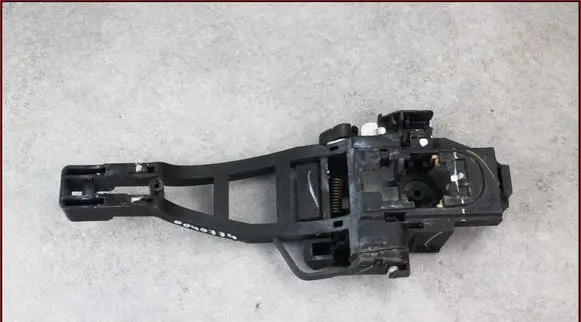 Ford Escape Front door exterior handle/bracket CM51A224A37DE CM51A224A37