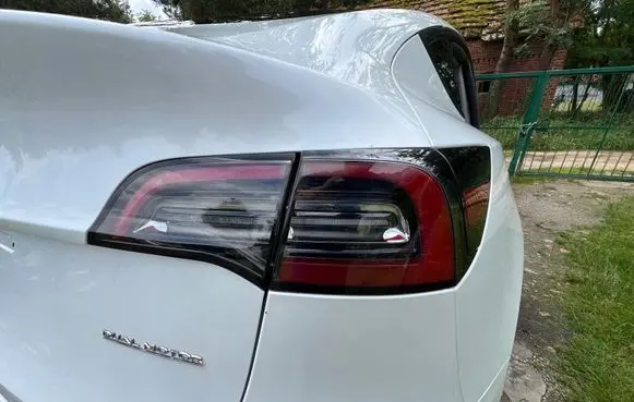 Tesla Model Y Rear/tail lights 