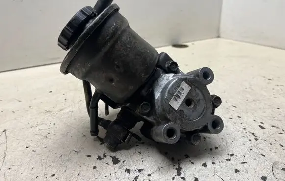 Toyota Avensis T220 Power steering pump 28040