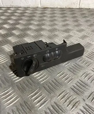 Volkswagen Golf III Light switch 3A1941531E