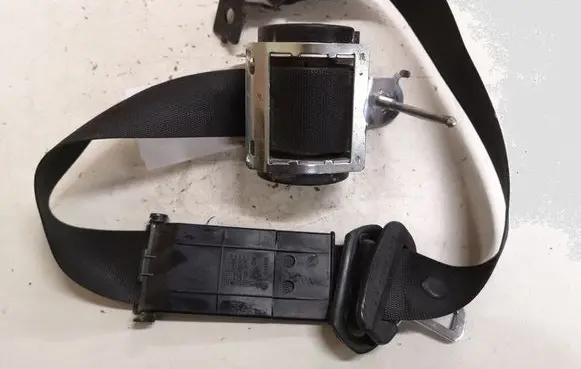 Opel Astra H Front seatbelt 560834801
