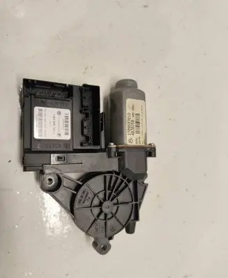 Volkswagen Caddy Front door window regulator motor 1K0959793J 05075710 10040606040613