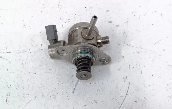 Porsche Macan (95B) Fuel injection high pressure pump 94611031561 0261520304