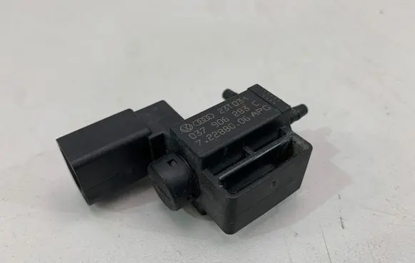 Audi A8 S8 D5 Turbo solenoid valve 037906283C