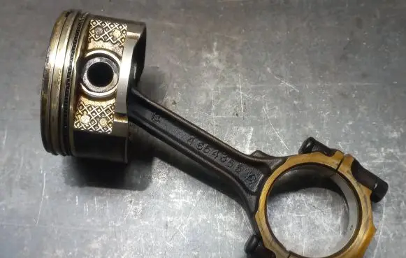 Chrysler Voyager Piston with connecting rod 4654355E