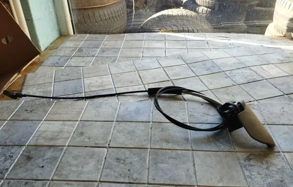 Engine bonnet/hood lock release cable