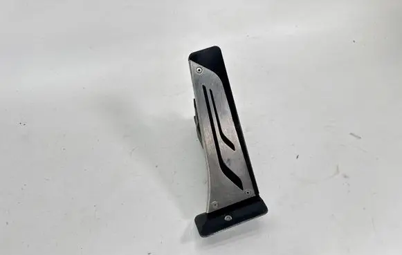 BMW 1 F20 F21 Accelerator throttle pedal 12037313DE