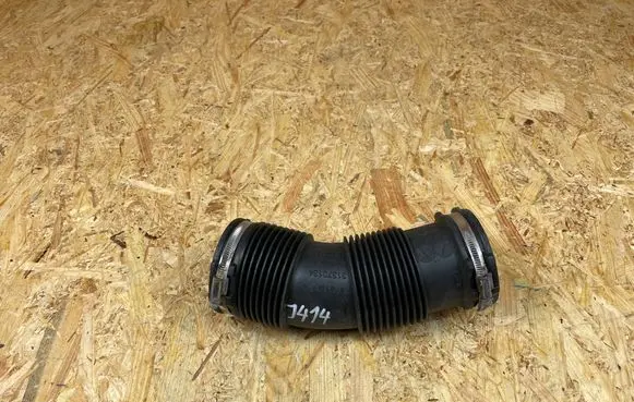 Volvo V40 Air intake hose/pipe 31370134