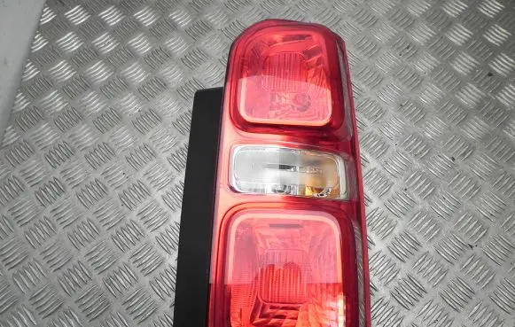 Opel Vivaro Rear/tail lights 2021001188
