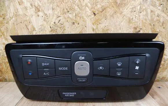 Nissan Leaf II (ZE1) Climate control unit 275005SE0B