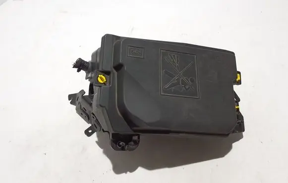 Renault Clio V Fuse box set 284B07078R