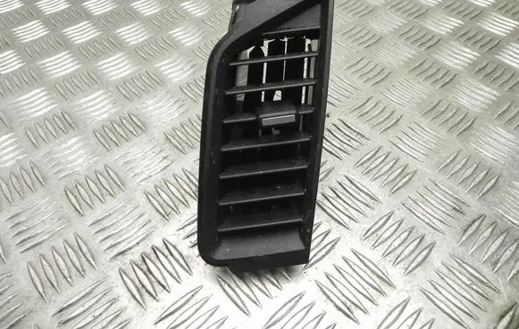 Ford Ranger Rear air vent grill D16 T9697