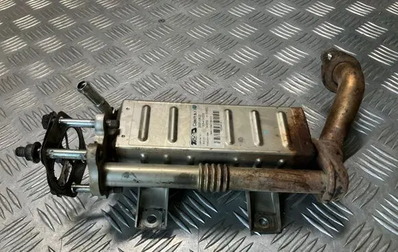 Toyota Avensis T270 EGR valve cooler 256010R020 13064130000