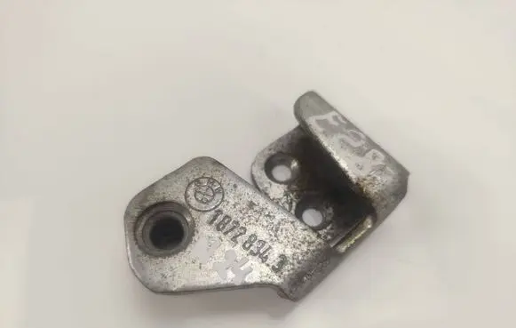 BMW 5 E28 Front door lock loop/hook striker 1872834 51211872834