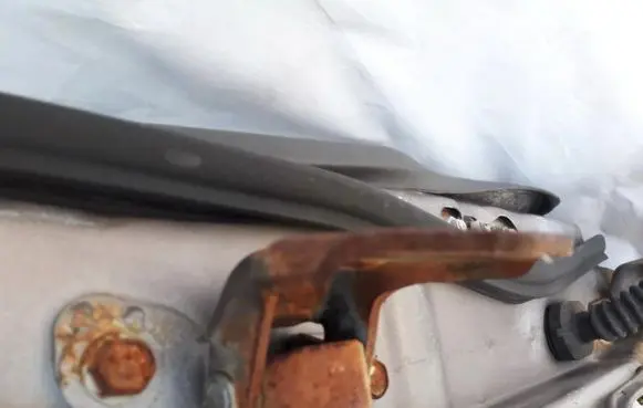 Mazda 626 Front door upper hinge