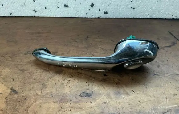 Chrysler PT Cruiser Front door exterior handle 04724913a