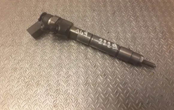 Mercedes-Benz A W169 Fuel injector 6400700787