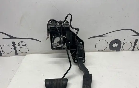 Dodge Grand Caravan Pedal assembly 05281418AC P04721922AF