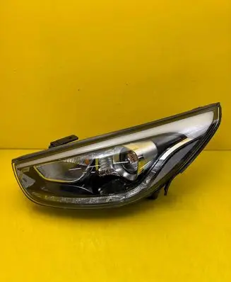 Hyundai ix35 Headlight/headlamp 921012S