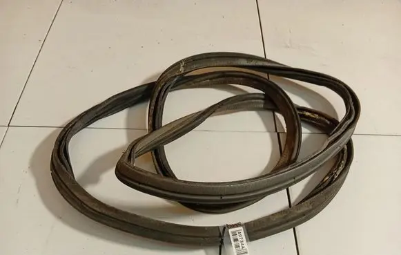 Cadillac SRX Trunk rubber seal (body) 