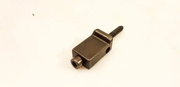 Volkswagen PASSAT B5.5 Fuel Injector clamp holder