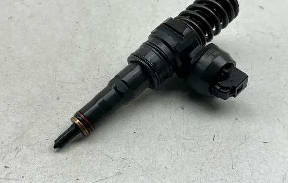 Audi A6 S6 C6 4F Fuel injector 038130073BQ