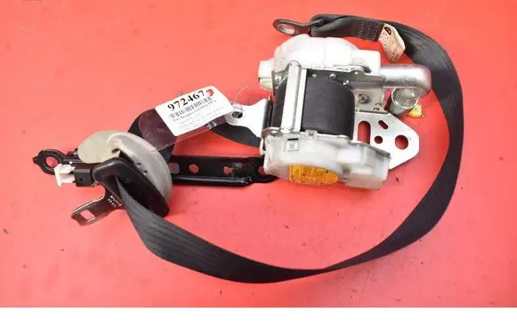 Lexus IS 220D-250-350 Front seatbelt 7M7750-P