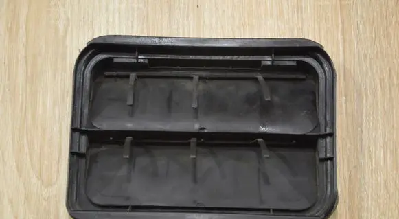 Renault Laguna III Quarter panel pressure vent 