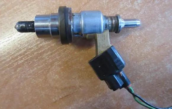 Toyota Hilux (N140, N150, N160, N170) Fuel injector 2371026011