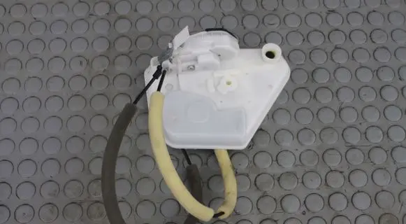Mazda 2 Front door lock