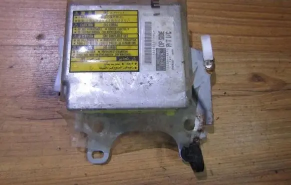 Lexus IS 200-300 Airbag control unit/module 8917053040 152300-5071