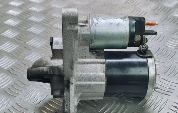 Dacia Sandero Starter motor 233000557R