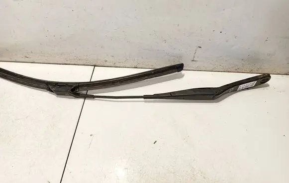 Volvo C30 Front wiper blade arm 8623159