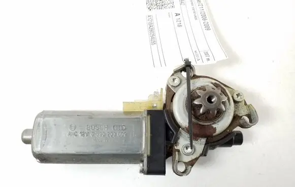 Mercedes-Benz E W211 Seat adjustment motor A0068206942