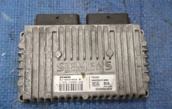 Peugeot 406 Engine control unit/module S118047803B