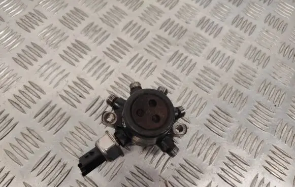 Ford Focus Fuel distributor 4M5Q9D280DB