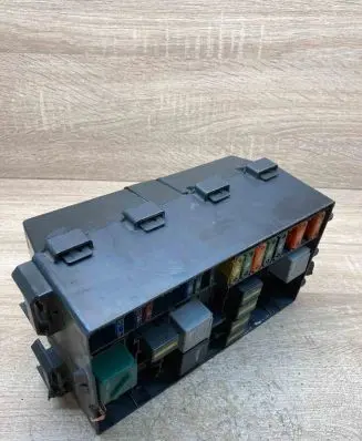 Ford Focus Fuse module 2M5T14A067BB 518276100