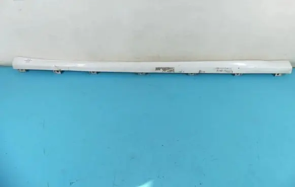 Foot area side trim